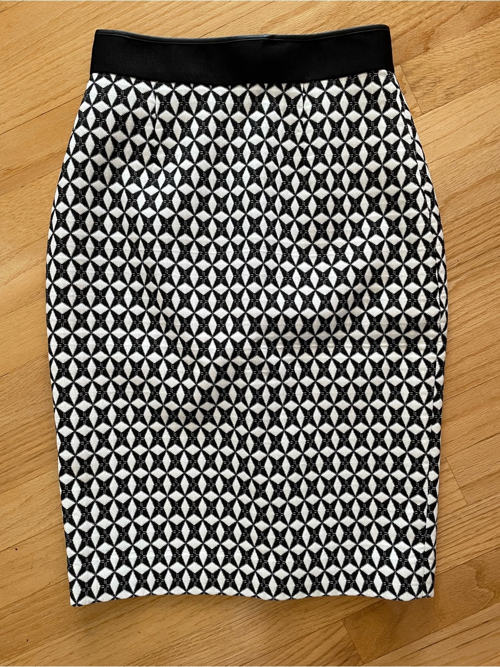 Banana Republic Black and White Geometric Pencil Skirt Size 00P
